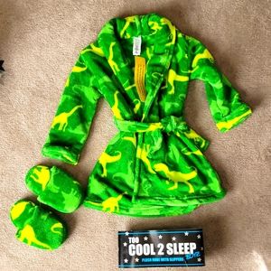 NWOT Kids Plush Dinosaur Robe with Matching Slippers